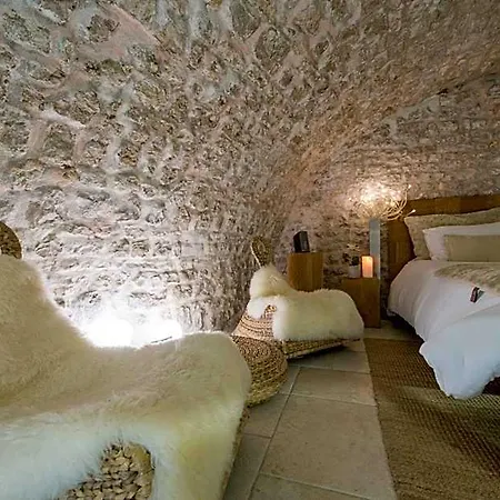 Entre Hotes Bed & Breakfast 4*