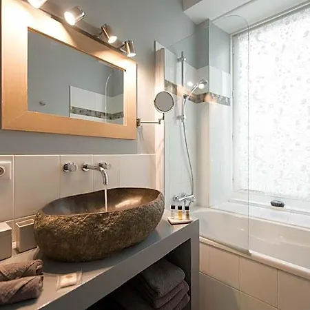 Entre Hotes Bed & Breakfast 4*